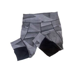 Athleta Womens Surge Relay Capri Pants Size L Geometric Workout Gym Athletic